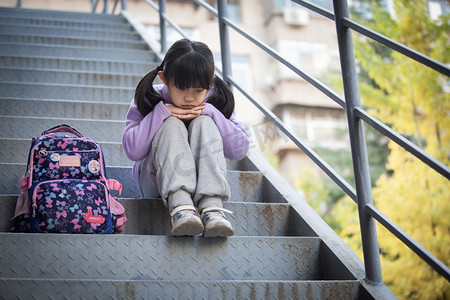 厦门市调查取证公司：离婚财产有成年孩子的吗？